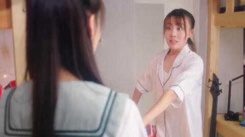 一觉醒来变成女生视频,性别转换的奇幻之旅